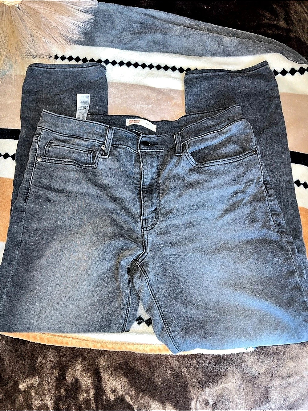 Levi's Signature by Levi Strauss & Co. Slim Gray Jean Shorts W36 L30 Like New